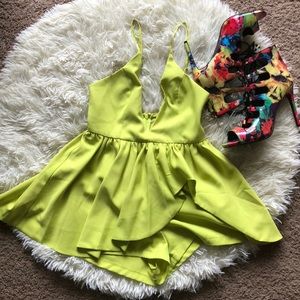 🌸 Super cute lime green skort